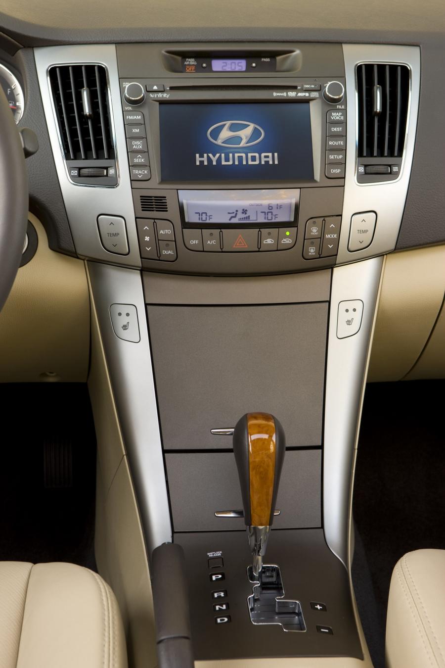 Hyundai Sonata 2009 года  (фото 24 из 40)